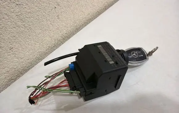 Mercedes-Benz C W203 Ignition lock 2095453308