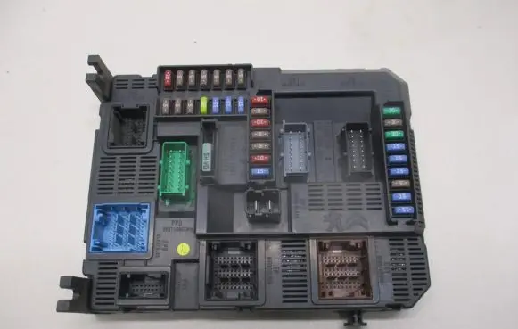 Peugeot 208 Fuse box set