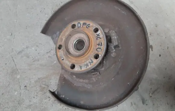 Volvo XC70 Rear wheel hub spindle/knuckle 9200624