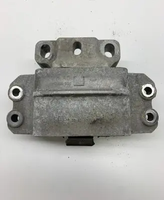 Skoda Octavia Mk2 (1Z) Engine mount bracket 1K0199555