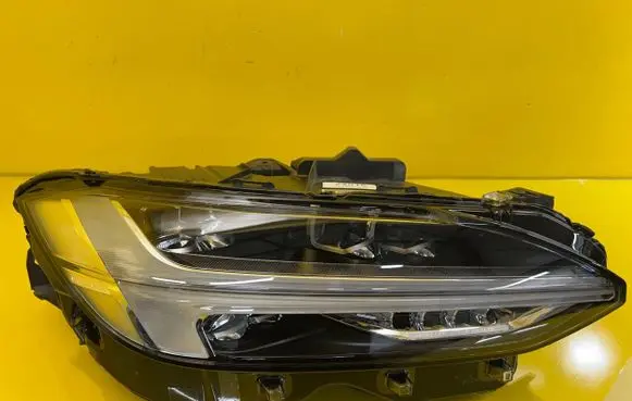 Volvo S90, V90 Headlight/headlamp 32228677