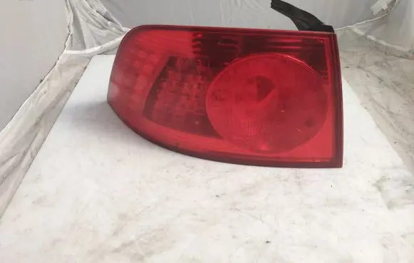 Volkswagen Phaeton Rear/tail lights 333121L