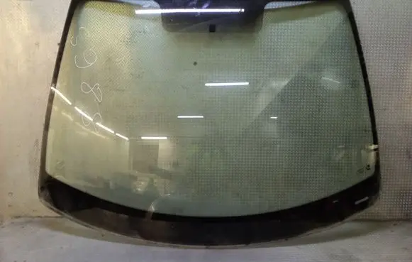 Renault Clio III Front windscreen/windshield window 