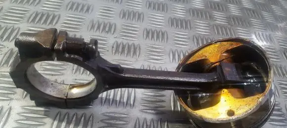 Dodge Grand Caravan Piston with connecting rod 4654355