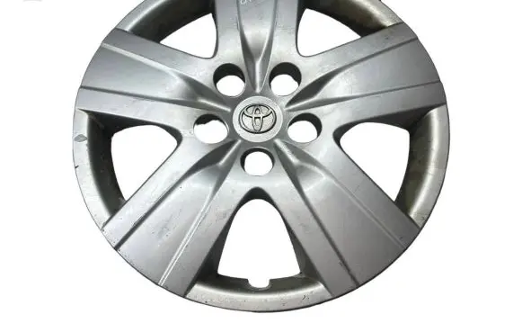 Toyota Corolla Verso AR10 R15 wheel hub/cap/trim 