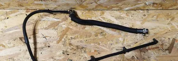 Mercedes-Benz E W211 Fuel return line/hose A6460700832 A6460701132