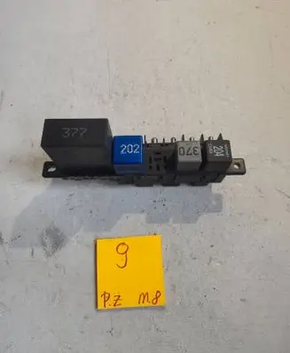 Volkswagen PASSAT B5 Other relay 4B0955531A