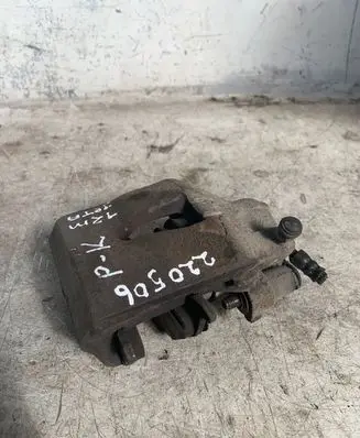 Volkswagen Jetta VI Front brake caliper