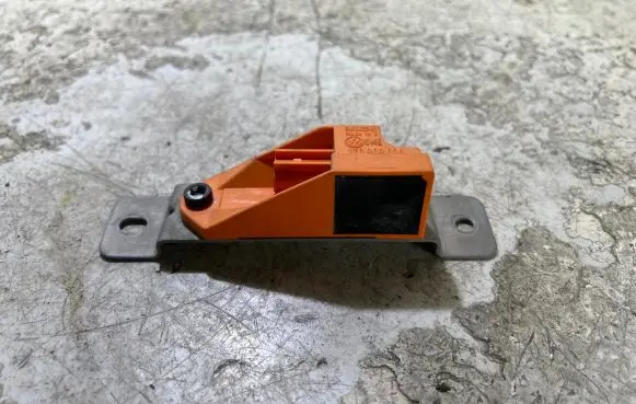Volkswagen Golf V Airbag deployment crash/impact sensor 1T0909606 5WK43340