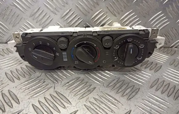 Ford Focus Interior fan control switch 7M5T-19980-AD