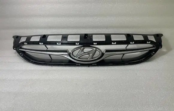 Hyundai i40 Front bumper upper radiator grill 863513Z000