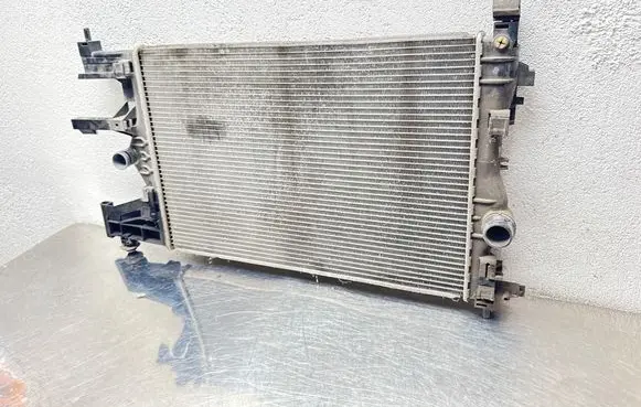 Opel Astra J Coolant radiator 13267655 1551A