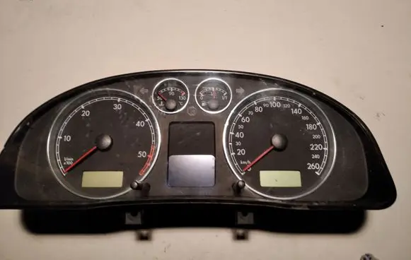 Volkswagen PASSAT B5.5 Speedometer (instrument cluster) 3B0920827H