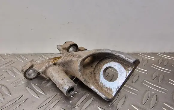 Audi A8 S8 D3 4E Gearbox mounting bracket 4E0399113AN