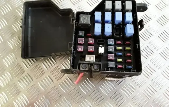 Hyundai Santa Fe Fuse module 9121326001 9128826202