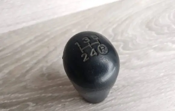 Toyota RAV 4 (XA10) Gear lever shifter trim leather/knob