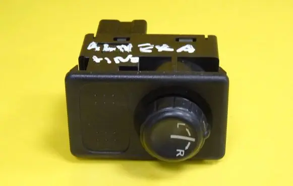 Nissan Almera Tino Wing mirror switch