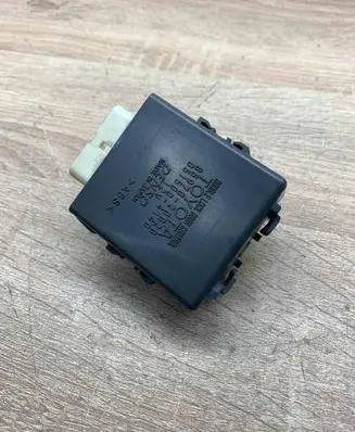 Toyota Avensis T270 Door control unit/module 8597020020 0515004140