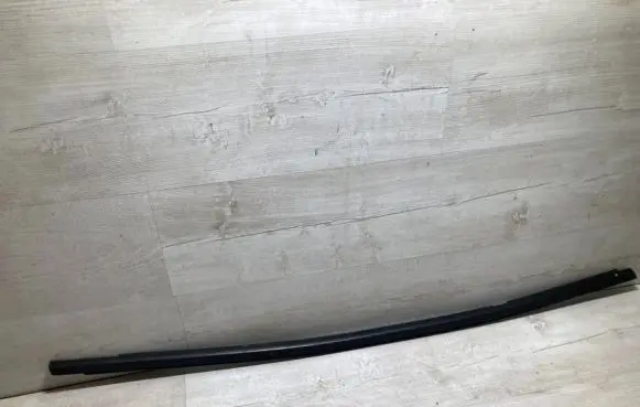 Citroen C3 Aircross Front door glass trim molding 39126275