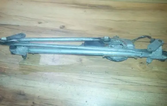 Chrysler Neon I Front wiper linkage and motor