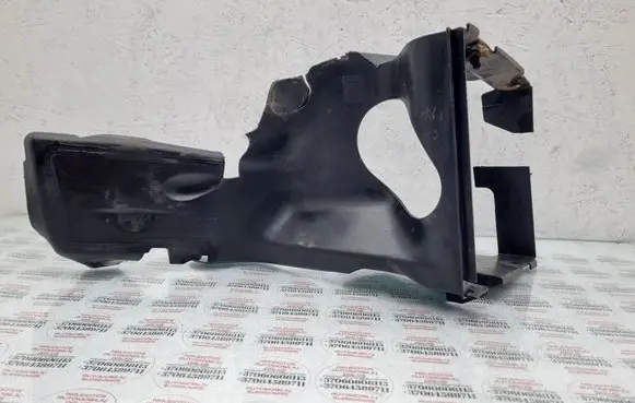 Audi A8 S8 D3 4E Intercooler air channel guide 4E0117335F