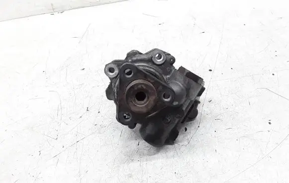 Volkswagen PASSAT B5.5 Power steering pump 8D0145156K