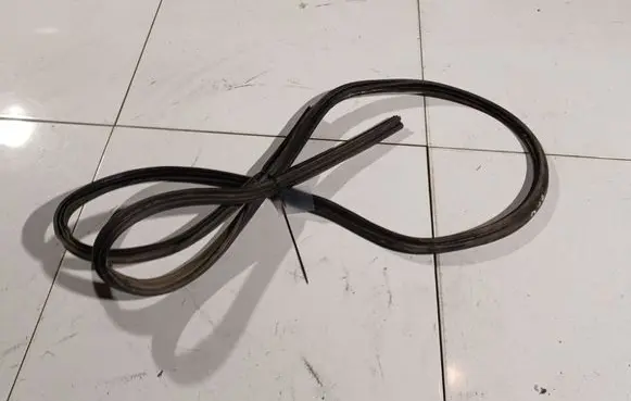 Nissan Note (E11) Trunk rubber seal (body) 