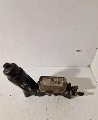 Oil filter mounting bracket