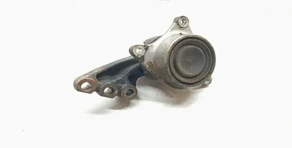 Honda CR-V Engine mount bracket