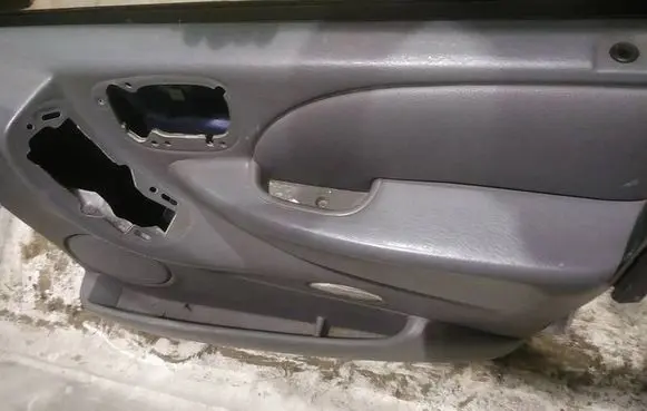 Chrysler Voyager Front door card panel trim 
