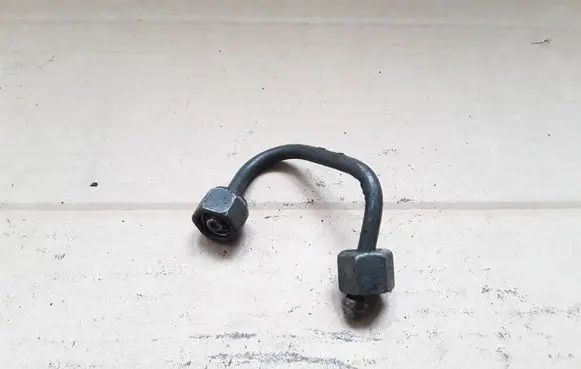 Suzuki Grand Vitara II Fuel injector supply line/pipe Z932