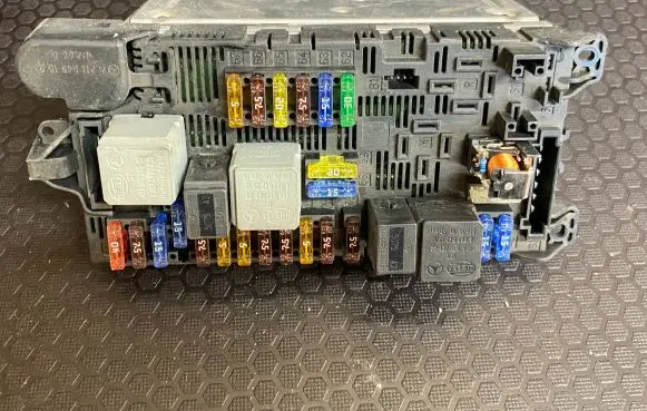 Mercedes-Benz E W211 Fuse module 2115453801