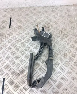 Mercedes-Benz E W211 Accelerator throttle pedal A2113000904