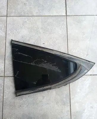 Tesla Model X Rear side window