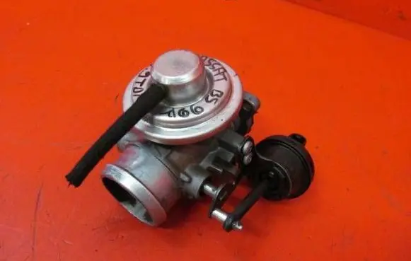 Volkswagen PASSAT B5 EGR valve 038131501D