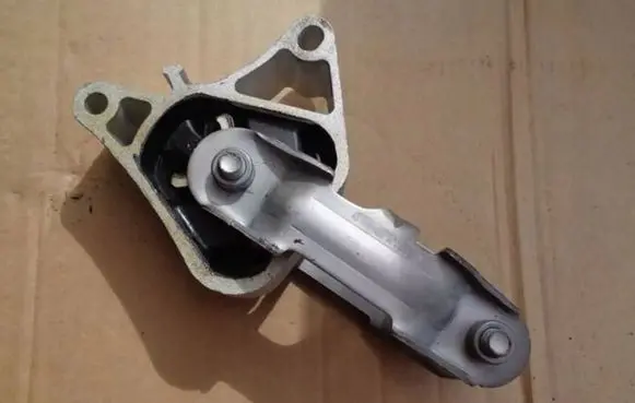 Mercedes-Benz B W246 W242 Engine mounting bracket A2462401109