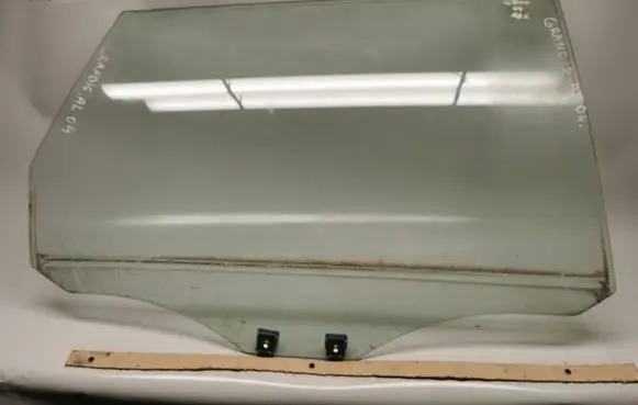 Mitsubishi Grandis Rear door window glass