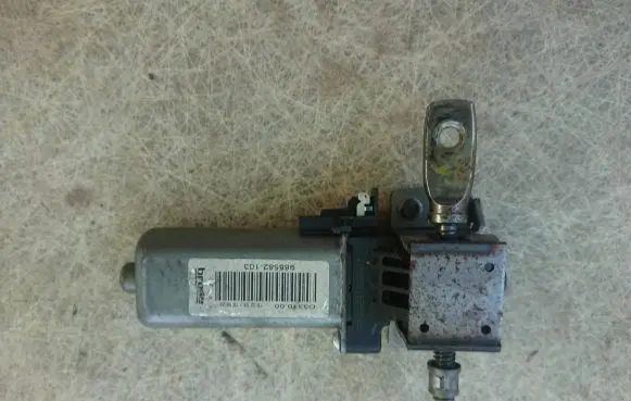Jaguar XF Seat adjustment motor D331000 988582103