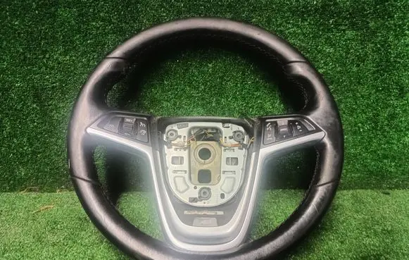 Opel Zafira C Steering wheel