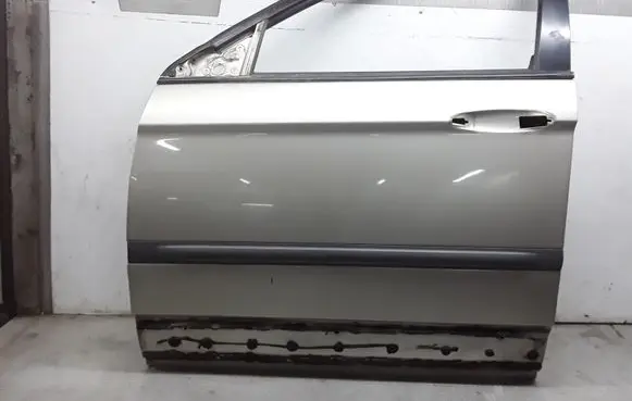 Chrysler Pacifica Front door