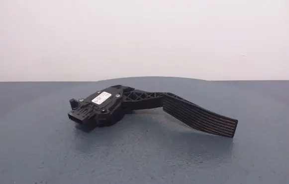 Opel Insignia A Accelerator throttle pedal 13237352