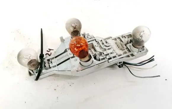 Skoda Octavia Mk2 (1Z) Tail light bulb cover holder 1Z9945257