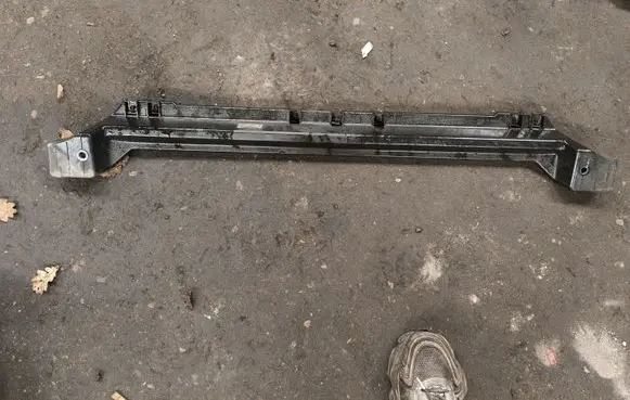 Porsche Cayenne (92A) Bottom radiator support slam panel 7P0805551