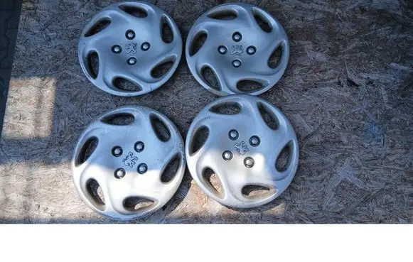 Peugeot 206 CC R17 wheel hub/cap/trim 9628918177