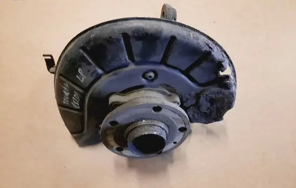 Volkswagen Touran I Front wheel hub spindle knuckle