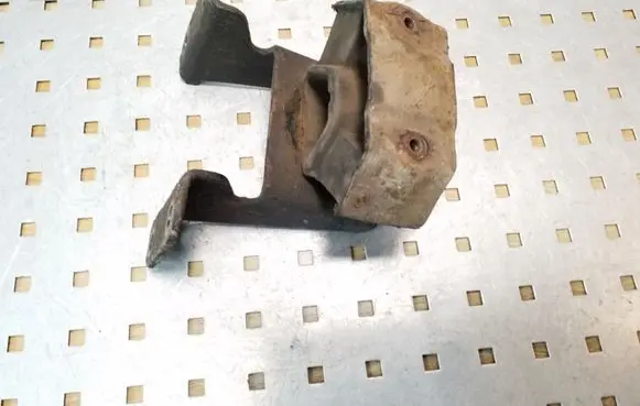 Iveco Daily 35 - 40.10 Gearbox mount 504085410