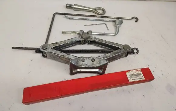 Toyota Avensis T270 Tool set 0911120140