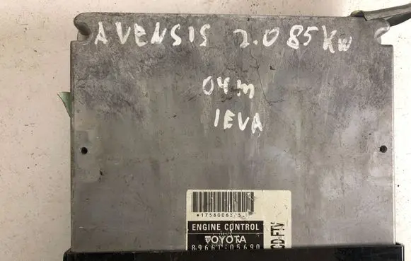 Toyota Avensis T250 Engine control unit/module 8966105690
