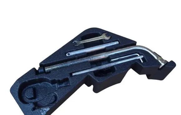 Volkswagen Touareg I Tool set 7L0012113