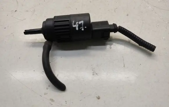 Nissan Qashqai Windscreen/windshield washer pump 493451